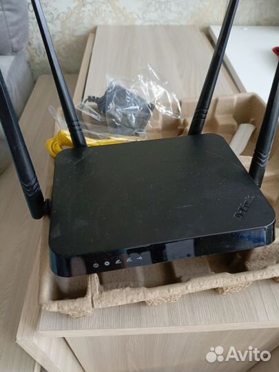 Роутер Wi-Fi D-Link DIR-825