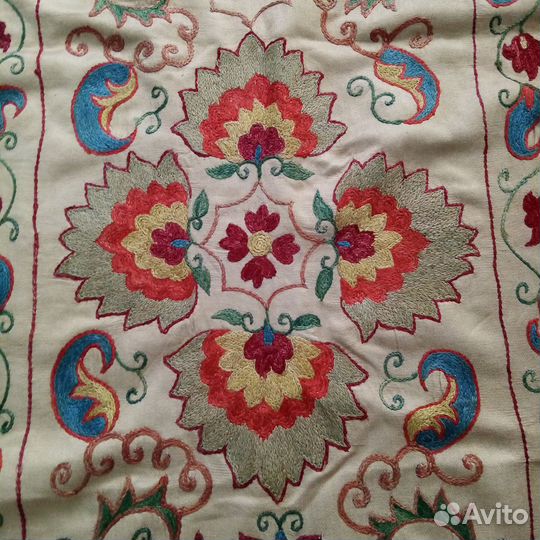 Узбекское шелковое сюзане ручной вышивки