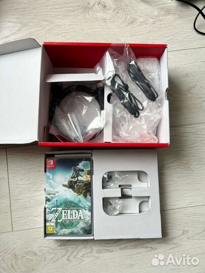 Nintendo switch oled + игра Zelda