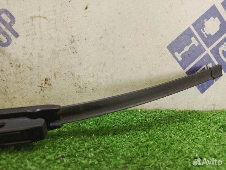 Поводок стеклоочистителей передний левый Renault