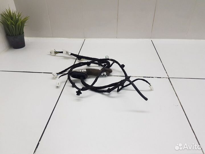 Электропроводка двери багажника