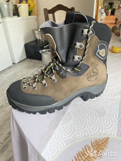 Трекинговые ботинки 42