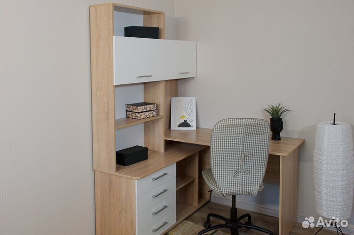 Угловой компьютерный стол