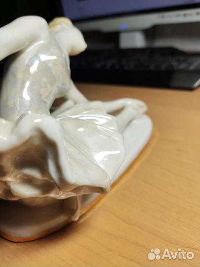 Фарфоровая статуэтка 