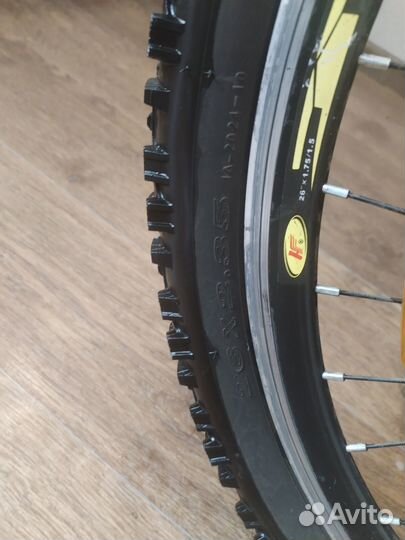 Продам велосипед. Колеса 26. Ездил очень мало