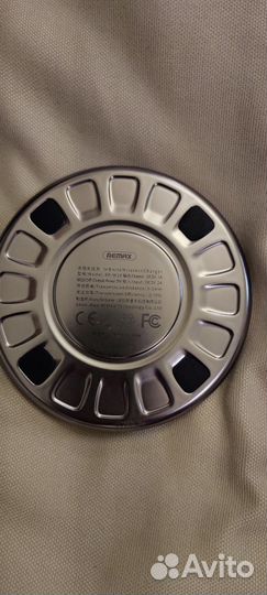 Беспроводная зарядка remax