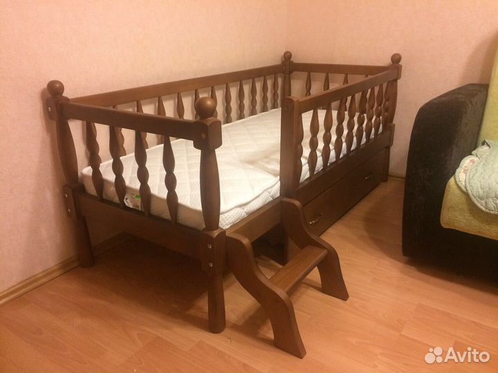 Детская кровать из массива