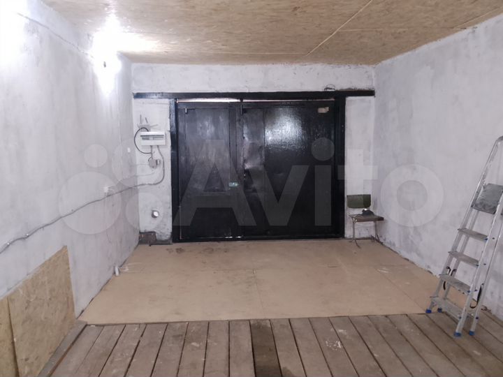 Гараж, > 30 м²