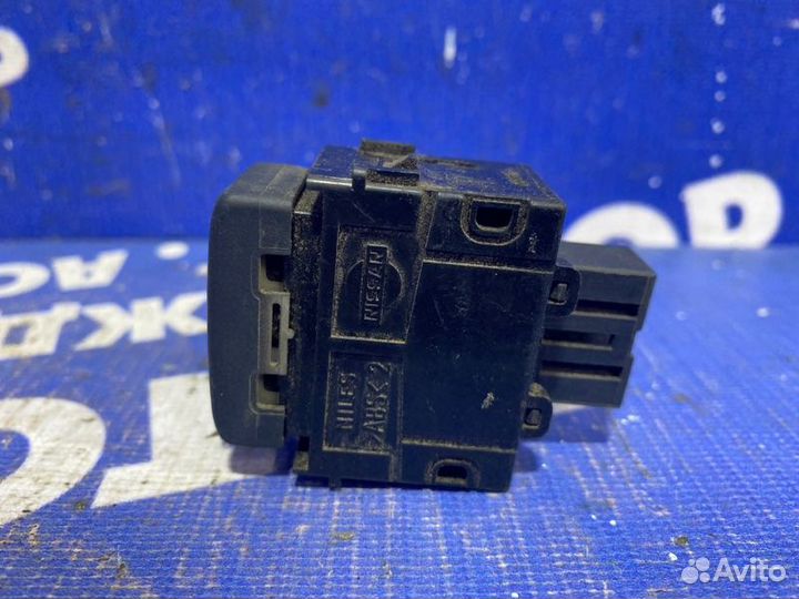 Кнопка открывания бензобака Nissan Teana J32 седан