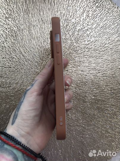 Чехол на iPhone 13 pro новый