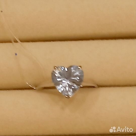 Золотое кольцо с топазом