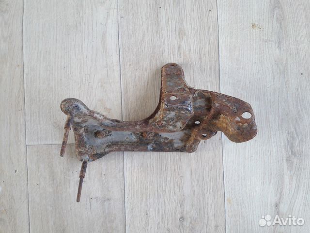 Кронштейн компрессора подвески Mercedes W220