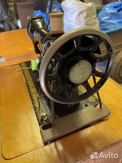 Швейная машина Чайка