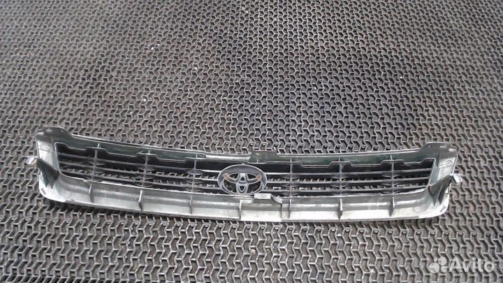 Решетка радиатора Toyota Hiace, 1995