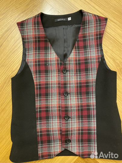 Продам жилетку на рост 140. Состояние идеальное