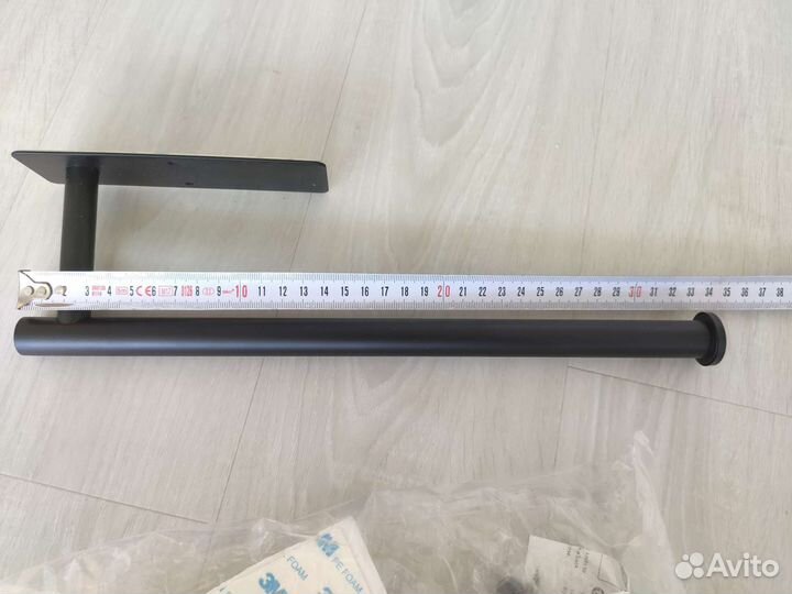 Штанга для бумажных полотенец в рулоне