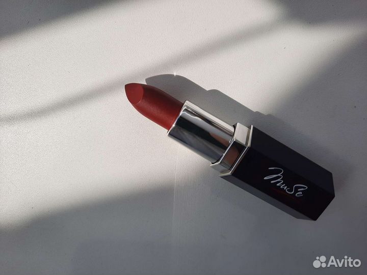 Губная помада Lic