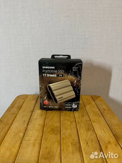 SSD Samsung T7 Shield 2TB новый