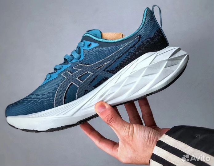 Кроссовки беговые Asics Novablast 4