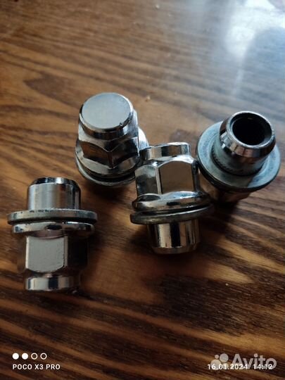 Гайки колес Toyota новые м12х1.5, грань 21