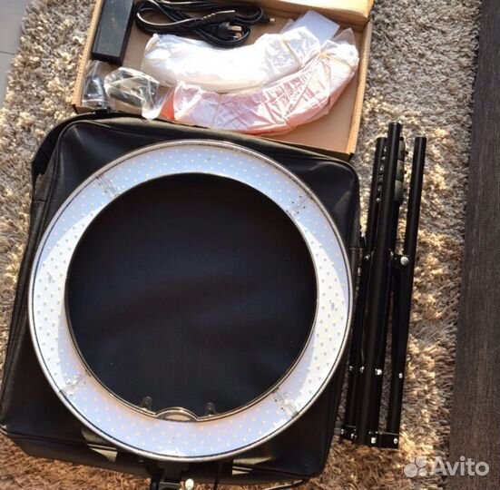 Кольцевая лампа визажиста со штативом