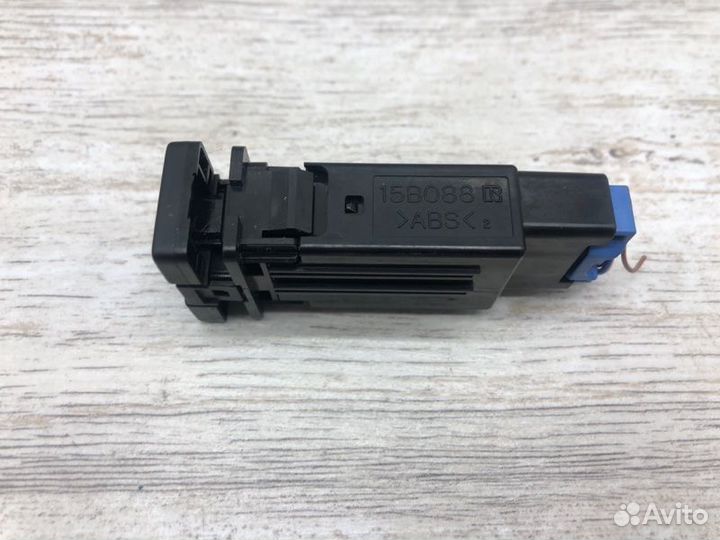 Кнопка обогрева сидений Toyota Yaris Hibrid