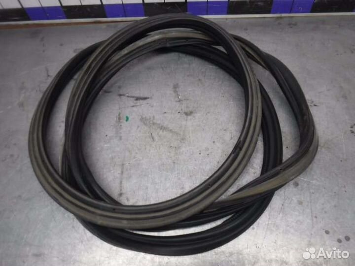 Уплотнитель двери задний Chevrolet Cruze F16D3