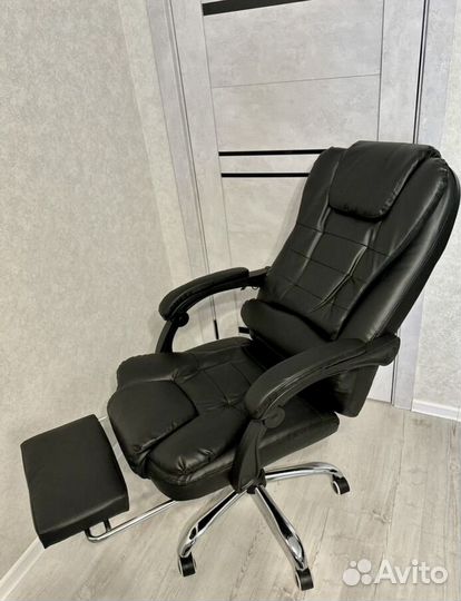 Компьютерное офисное кресло руководителя
