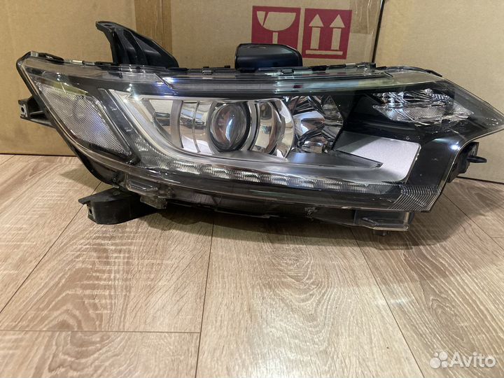 Фара правая mitsubishi outlander 3