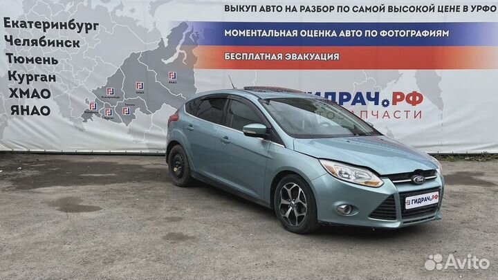 Кронштейн заднего бампера Ford Focus 3 BM51A17B861