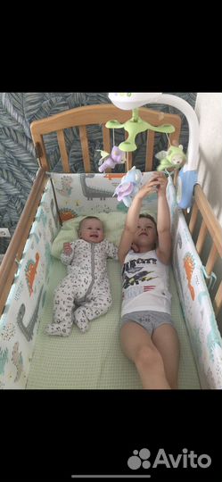 Детская кроватка с маятником