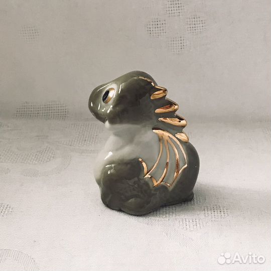 Фарфоровая фигурка дракона