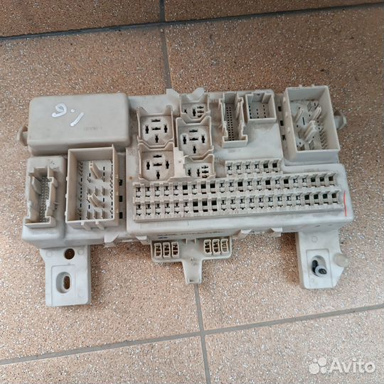 Блок предохранителей салона Mazda 3 BK 2006-2009