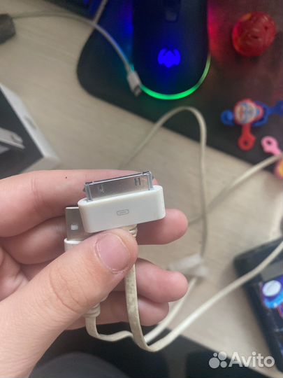 Зарядка на iPhone 4