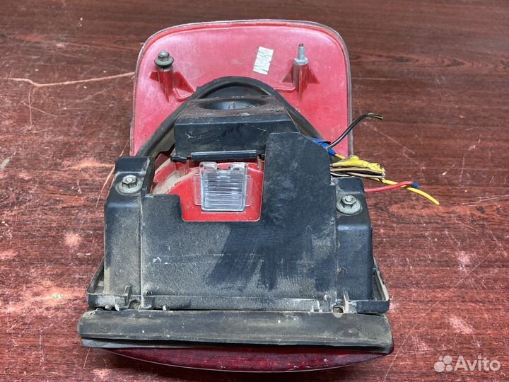 Задний левый фонарь ауди 80 б4