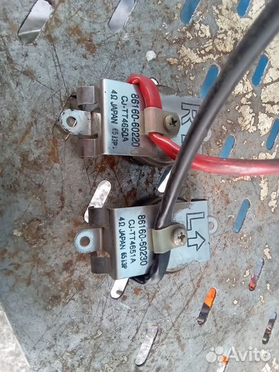 Динамик в торпедо Toyota Land Cruiser Prado 90