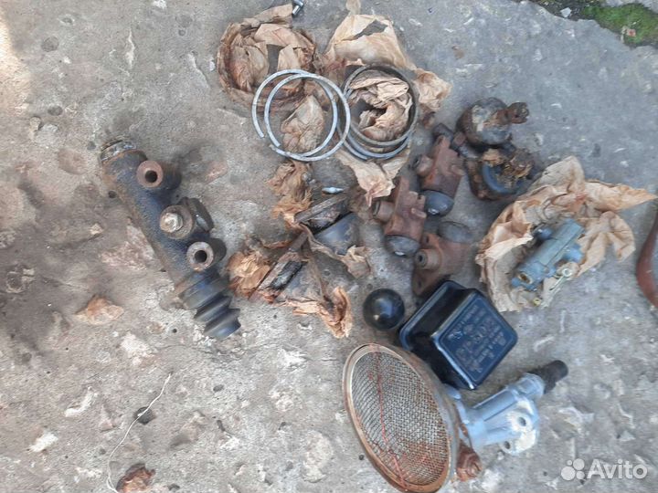 Продаю запчасти на Москвич 402, 408