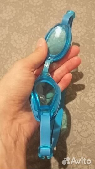 Очки и шапочка для плавания