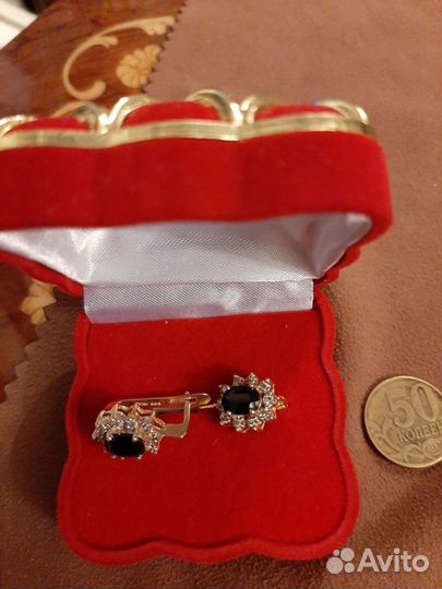 Золотые серьги с сапфирами и бриллиантами