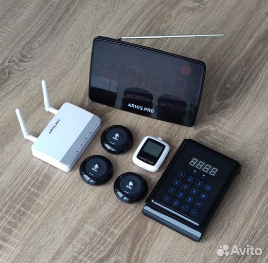 Кнопка вызова официанта, часы, табло, пуль, репите