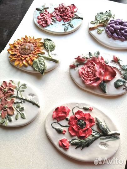 Обьемное панно из керамики. Виноград фиолетовый