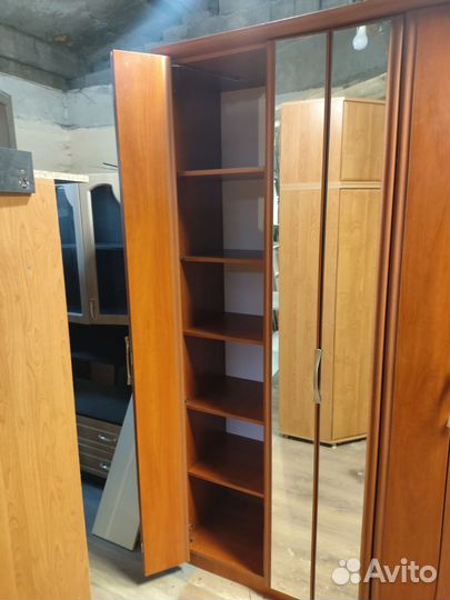 Продаётся большой шкаф б/у.Доставка