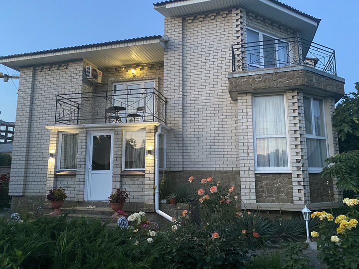 Дом 200 м² на участке 8 сот.