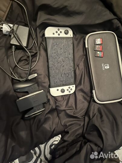 Nintendo switch oled (с 3 играми)