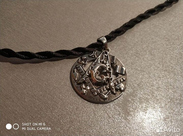 Кулон assassin creed