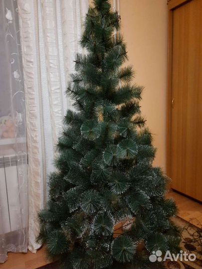 Елка искусственная с украшениями