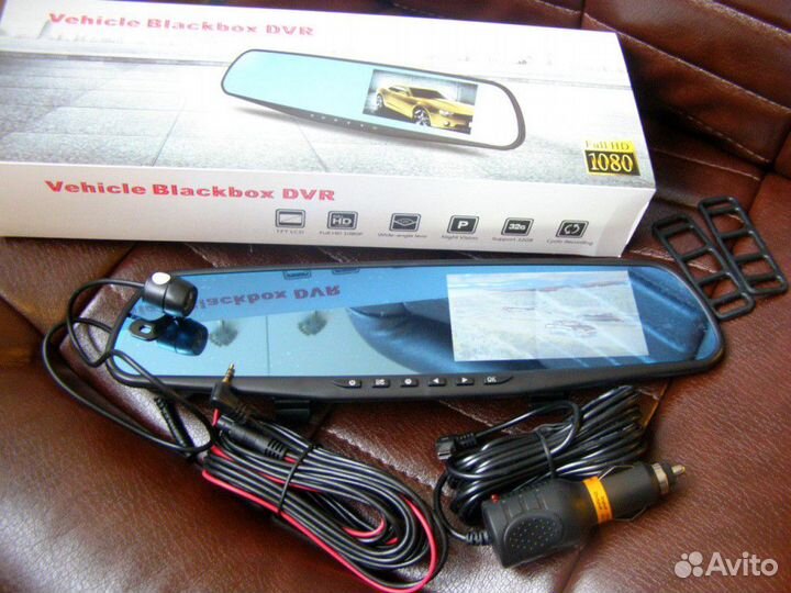 Видеорегистратор с зеркалом заднего вида