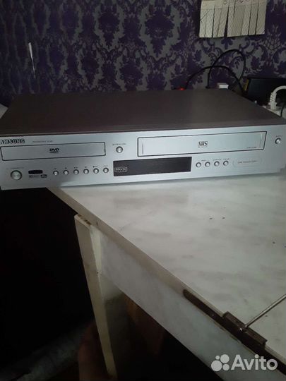 DVD плеер и видеокассет 2в одном