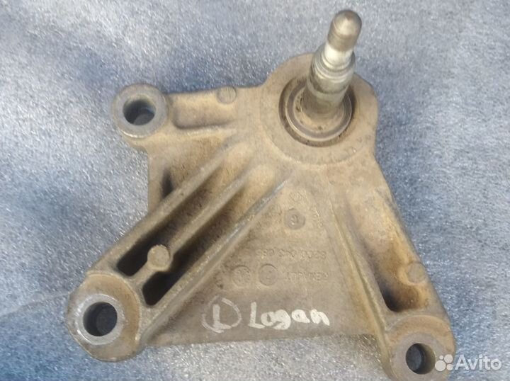 Кронштейн, опора, подушка акп Renault Logan