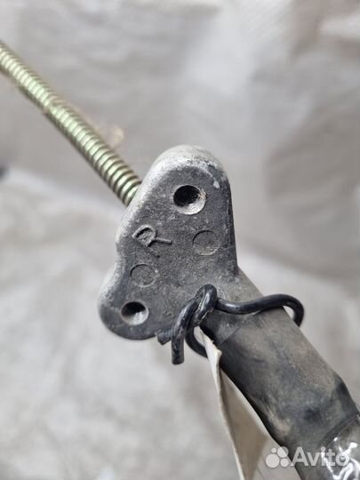 Трос стояночного тормоза правый Тойота Марк 2 90-1